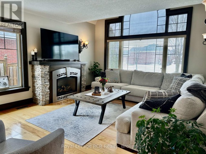 241 4TH STREET CRESCENT, Hanover, Ontario, N4N3S9