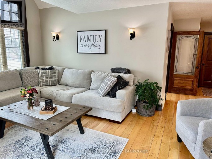 241 4TH STREET CRESCENT, Hanover, Ontario, N4N3S9