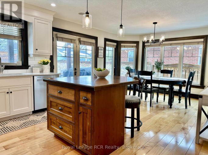 241 4TH STREET CRESCENT, Hanover, Ontario, N4N3S9
