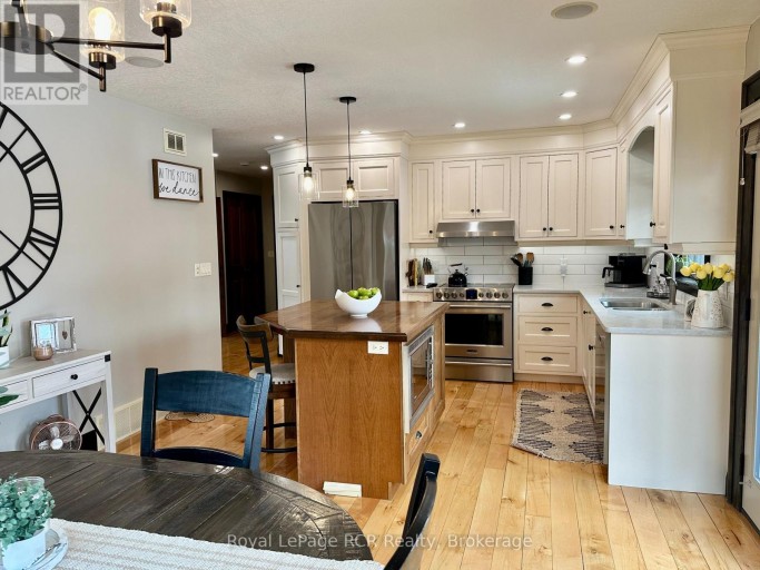 241 4TH STREET CRESCENT, Hanover, Ontario, N4N3S9