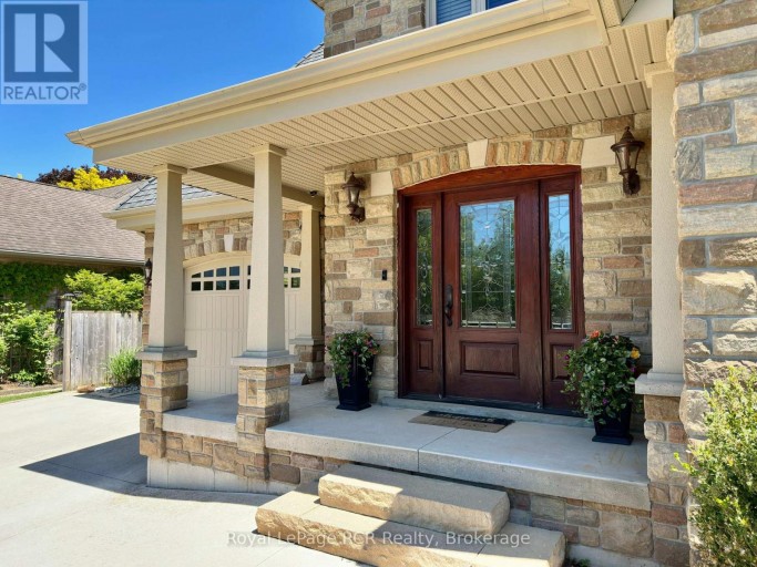 241 4TH STREET CRESCENT, Hanover, Ontario, N4N3S9