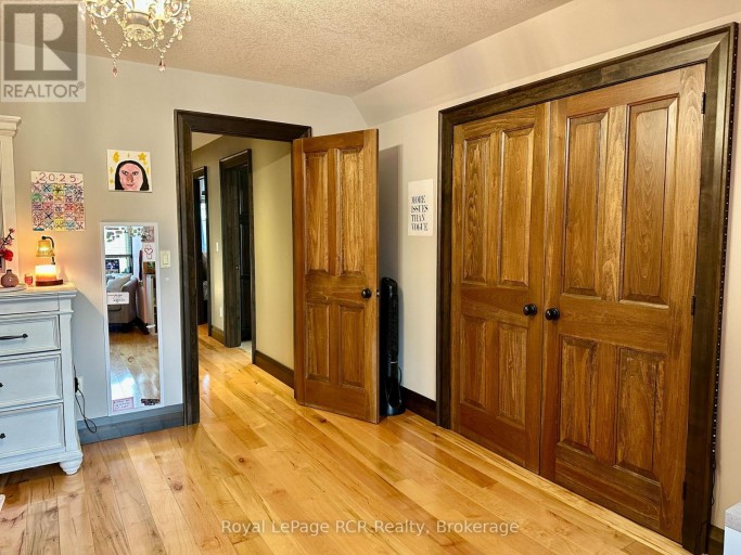 241 4TH STREET CRESCENT, Hanover, Ontario, N4N3S9