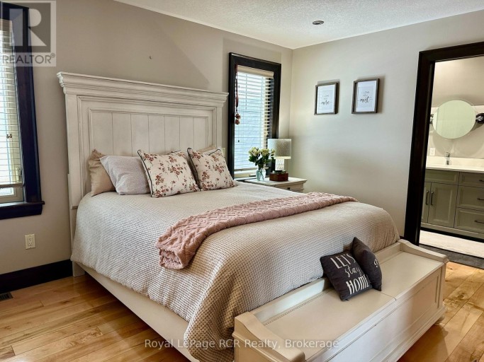 241 4TH STREET CRESCENT, Hanover, Ontario, N4N3S9