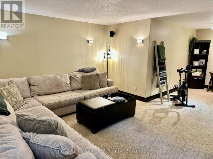 241 4TH STREET CRESCENT, Hanover, Ontario, N4N3S9