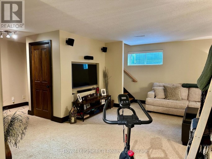 241 4TH STREET CRESCENT, Hanover, Ontario, N4N3S9