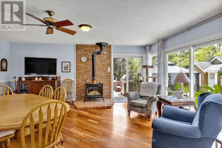 959 GOLFVIEW ROAD, Peterborough (Otonabee Ward 1), Ontario, K9J7W2