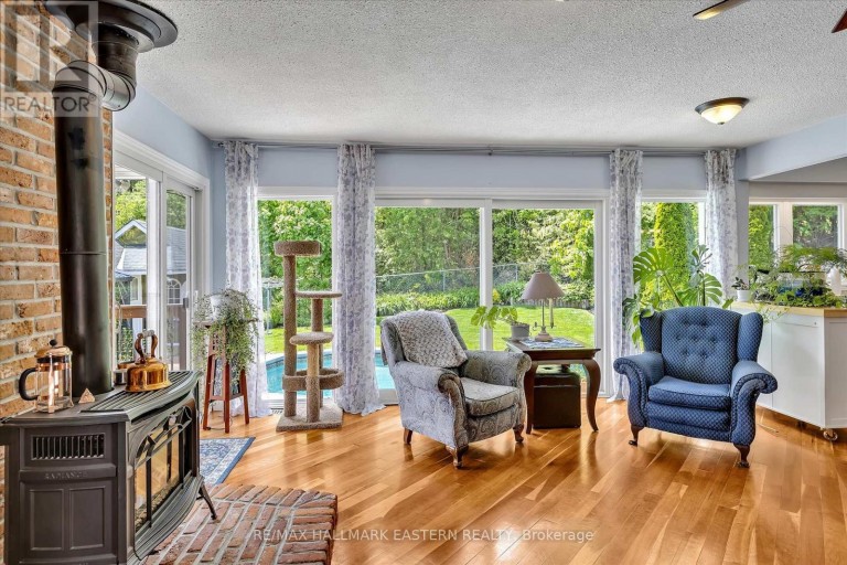 959 GOLFVIEW ROAD, Peterborough (Otonabee Ward 1), Ontario, K9J7W2