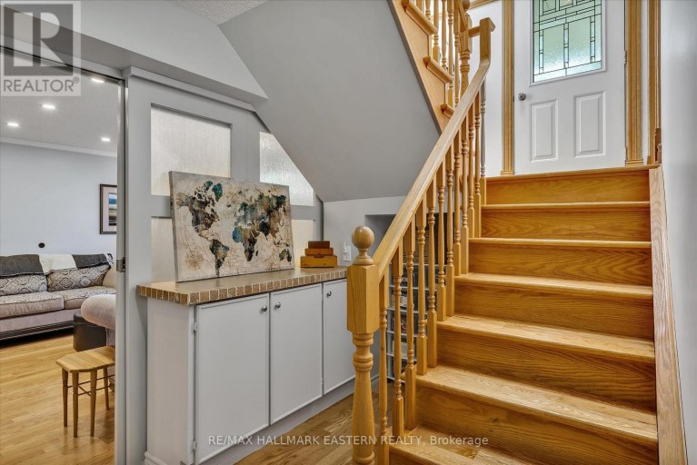 959 GOLFVIEW ROAD, Peterborough (Otonabee Ward 1), Ontario, K9J7W2