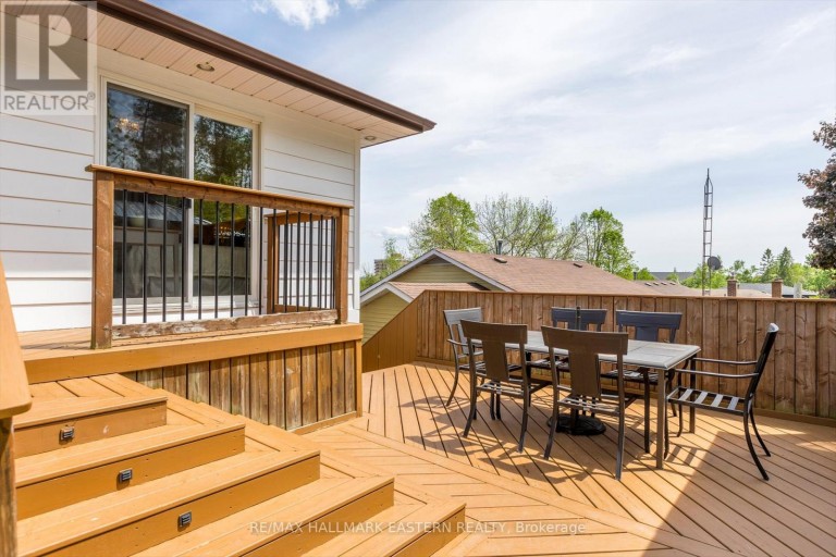 959 GOLFVIEW ROAD, Peterborough (Otonabee Ward 1), Ontario, K9J7W2