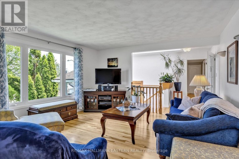 959 GOLFVIEW ROAD, Peterborough (Otonabee Ward 1), Ontario, K9J7W2