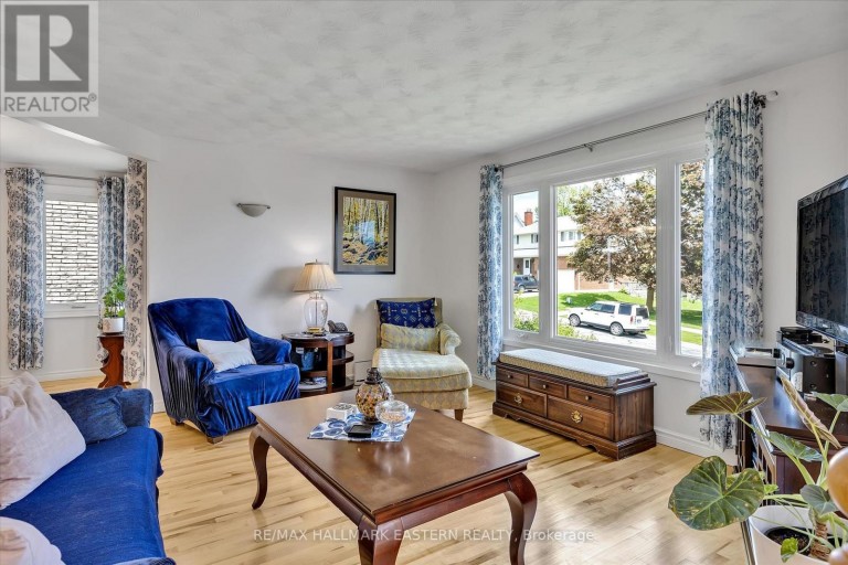 959 GOLFVIEW ROAD, Peterborough (Otonabee Ward 1), Ontario, K9J7W2