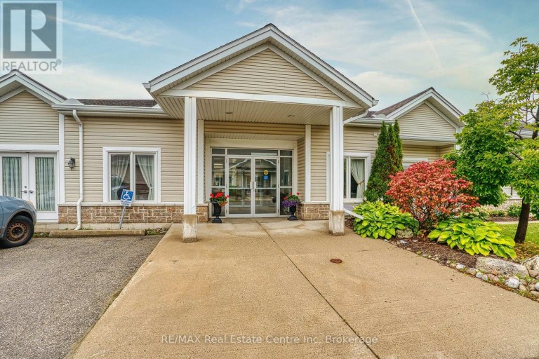 102 - 760 WOODHILL DRIVE, Centre Wellington (Fergus), Ontario, N1M3W5