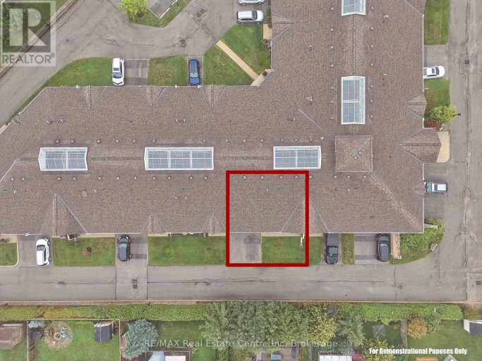 102 - 760 WOODHILL DRIVE, Centre Wellington (Fergus), Ontario, N1M3W5
