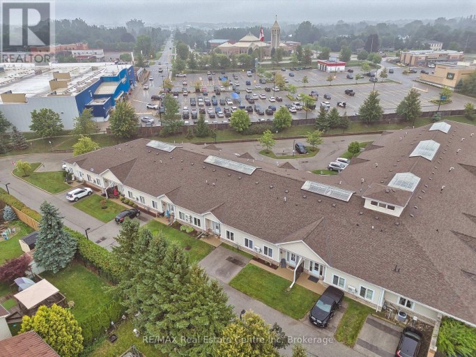 102 - 760 WOODHILL DRIVE, Centre Wellington (Fergus), Ontario, N1M3W5