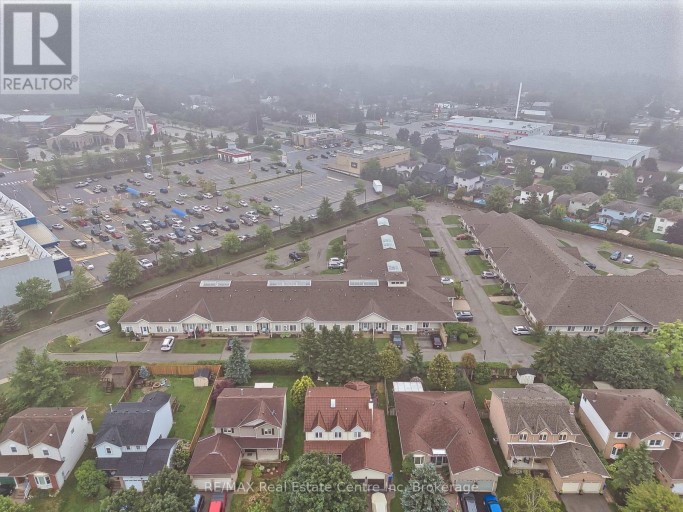 102 - 760 WOODHILL DRIVE, Centre Wellington (Fergus), Ontario, N1M3W5