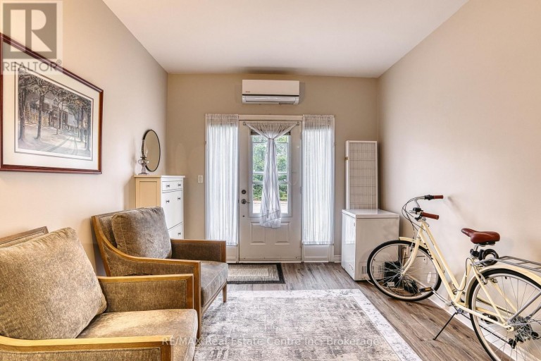 102 - 760 WOODHILL DRIVE, Centre Wellington (Fergus), Ontario, N1M3W5