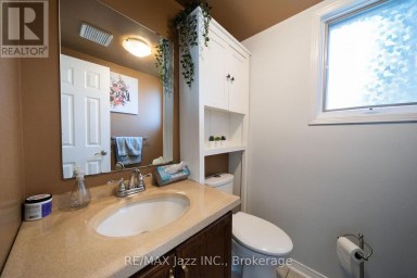 110 FREELAND AVENUE Clarington (Bowmanville) Ontario photo 8