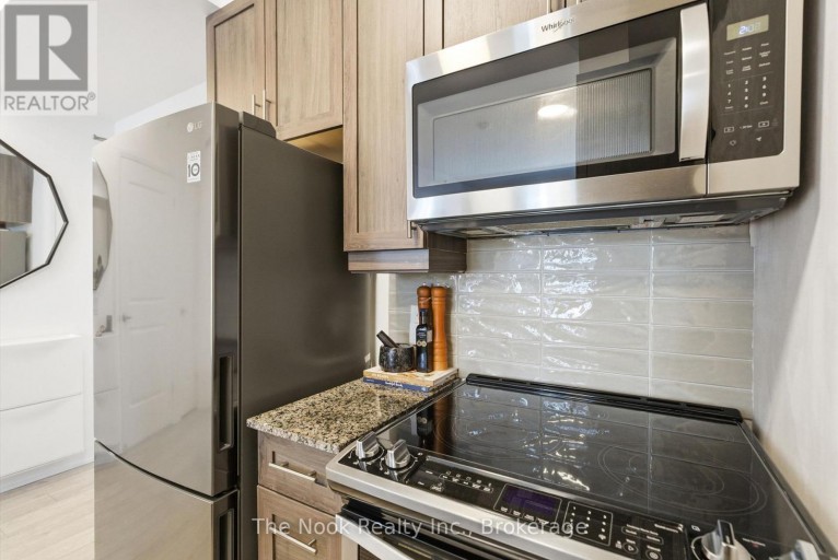 609 - 3655 KINGSTON ROAD, Toronto (Scarborough Village), Ontario, M1M1S2