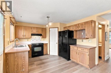 219 Coral Springs Circle NE Calgary Alberta photo 8