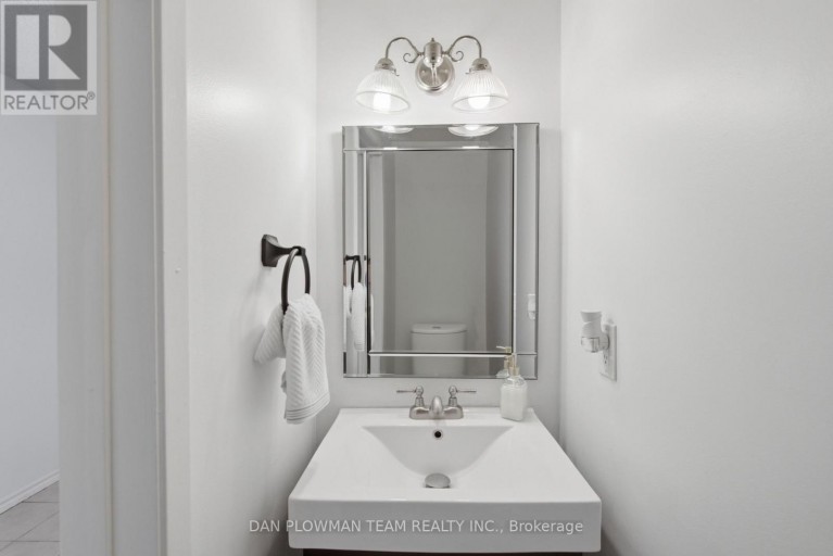 32 - 11 LIVONIA PLACE, Toronto (Morningside), Ontario, M1E4W5