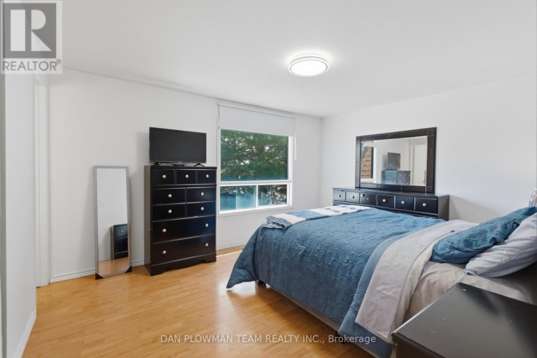 32 - 11 LIVONIA PLACE, Toronto (Morningside), Ontario, M1E4W5