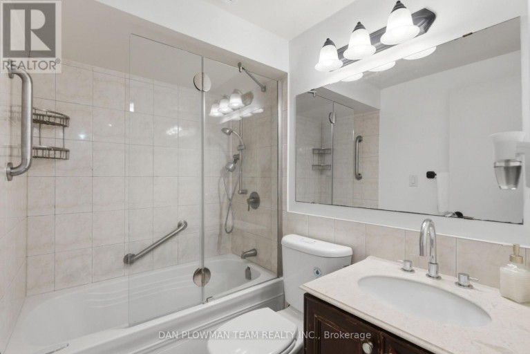 32 - 11 LIVONIA PLACE, Toronto (Morningside), Ontario, M1E4W5
