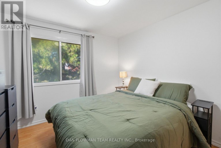 32 - 11 LIVONIA PLACE, Toronto (Morningside), Ontario, M1E4W5