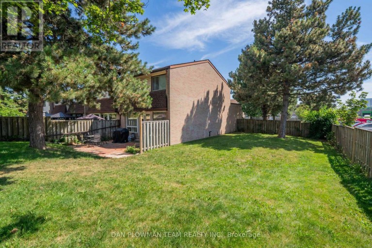 32 - 11 LIVONIA PLACE, Toronto (Morningside), Ontario, M1E4W5