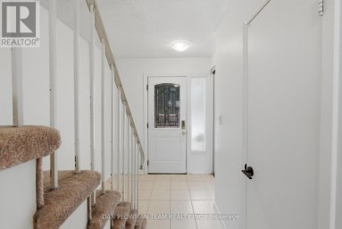 32 - 11 LIVONIA PLACE Toronto (Morningside) Ontario photo 4