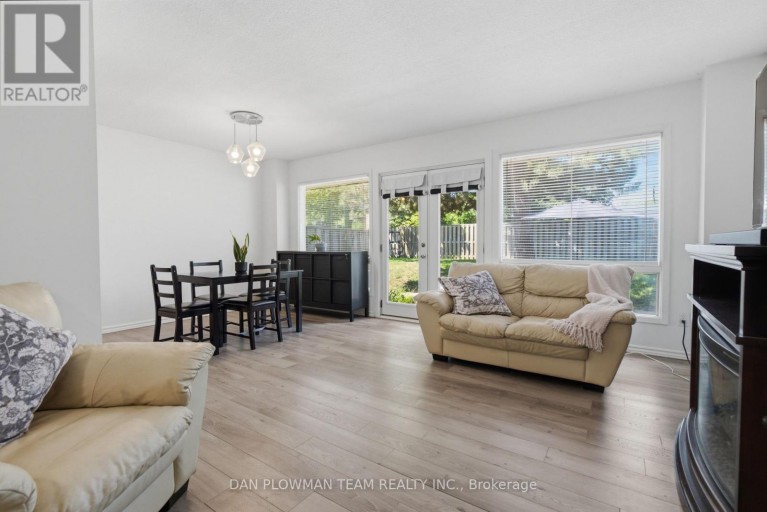 32 - 11 LIVONIA PLACE, Toronto (Morningside), Ontario, M1E4W5