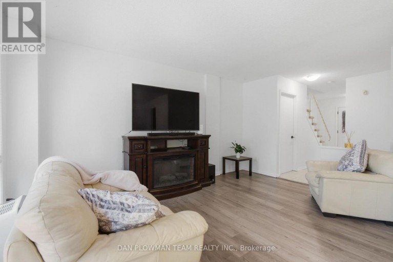 32 - 11 LIVONIA PLACE, Toronto (Morningside), Ontario, M1E4W5