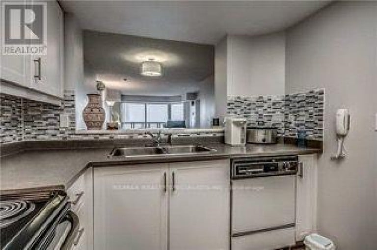 1401 - 335 WEBB DRIVE, Mississauga (City Centre), Ontario, L5B4A1