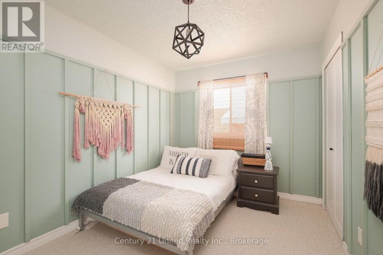 2229 LORRAINE DRIVE, Peterborough (Northcrest Ward 5), Ontario, K9L1Y6