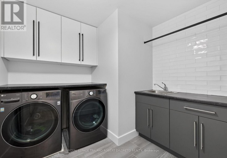 734 RADISSON LANE, Strathroy-Caradoc (Mount Brydges), Ontario, N0L1W0