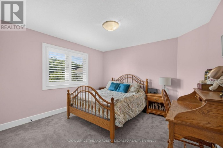 734 RADISSON LANE, Strathroy-Caradoc (Mount Brydges), Ontario, N0L1W0