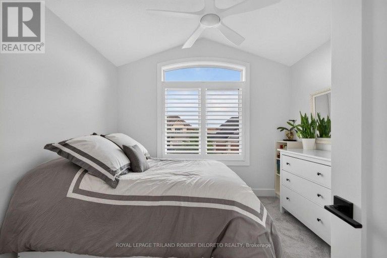 734 RADISSON LANE, Strathroy-Caradoc (Mount Brydges), Ontario, N0L1W0