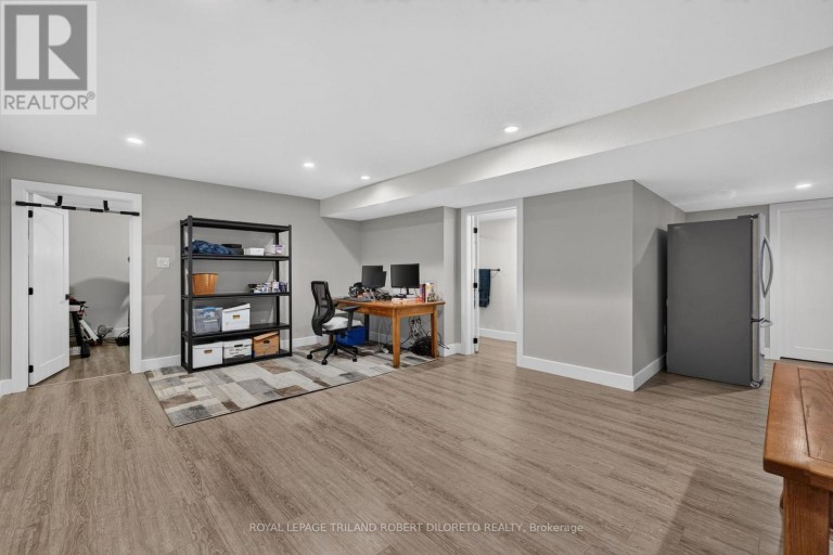734 RADISSON LANE, Strathroy-Caradoc (Mount Brydges), Ontario, N0L1W0