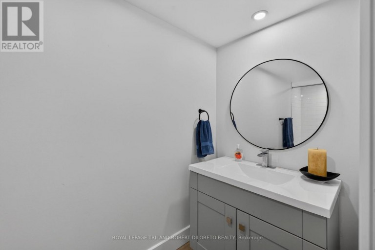 734 RADISSON LANE, Strathroy-Caradoc (Mount Brydges), Ontario, N0L1W0