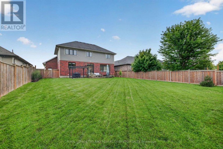 734 RADISSON LANE, Strathroy-Caradoc (Mount Brydges), Ontario, N0L1W0