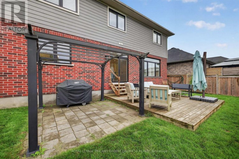 734 RADISSON LANE, Strathroy-Caradoc (Mount Brydges), Ontario, N0L1W0