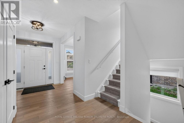 734 RADISSON LANE, Strathroy-Caradoc (Mount Brydges), Ontario, N0L1W0