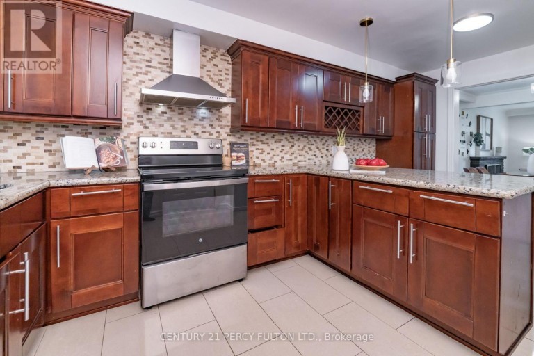 6 DONNA COURT, Toronto (Newtonbrook East), Ontario, M2M2C8
