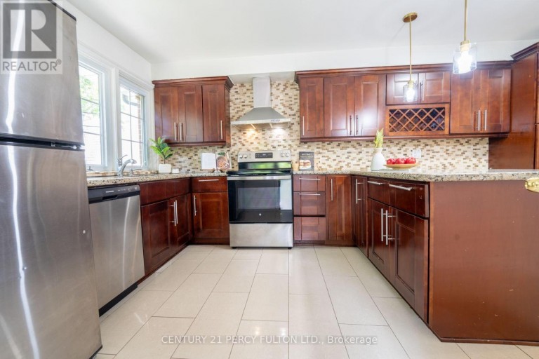 6 DONNA COURT, Toronto (Newtonbrook East), Ontario, M2M2C8