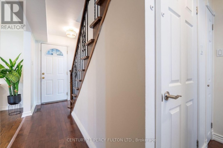 6 DONNA COURT, Toronto (Newtonbrook East), Ontario, M2M2C8