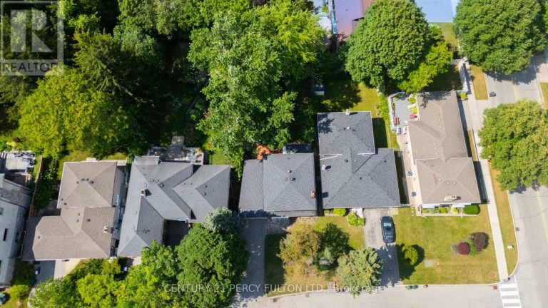 6 DONNA COURT, Toronto (Newtonbrook East), Ontario, M2M2C8