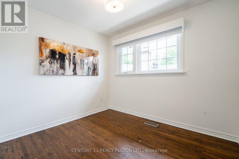 6 DONNA COURT, Toronto (Newtonbrook East), Ontario, M2M2C8