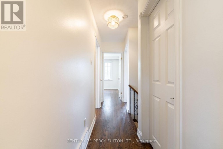 6 DONNA COURT, Toronto (Newtonbrook East), Ontario, M2M2C8