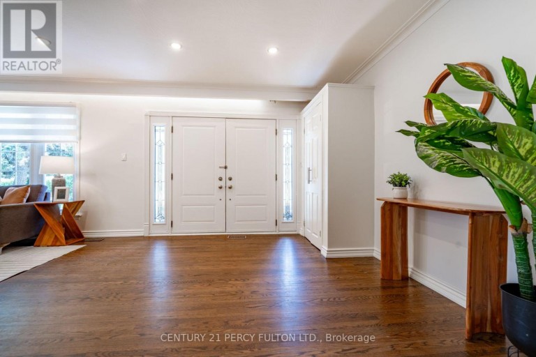 6 DONNA COURT, Toronto (Newtonbrook East), Ontario, M2M2C8