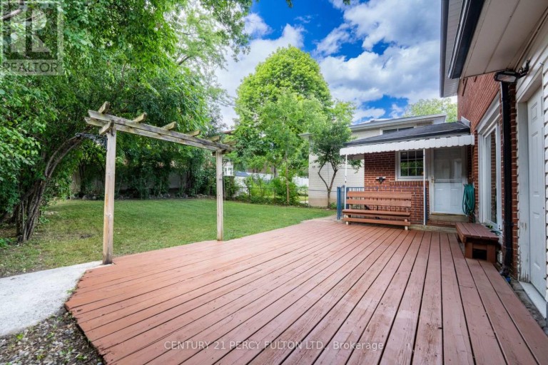 6 DONNA COURT, Toronto (Newtonbrook East), Ontario, M2M2C8