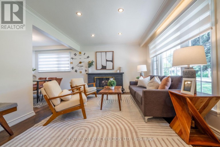 6 DONNA COURT, Toronto (Newtonbrook East), Ontario, M2M2C8